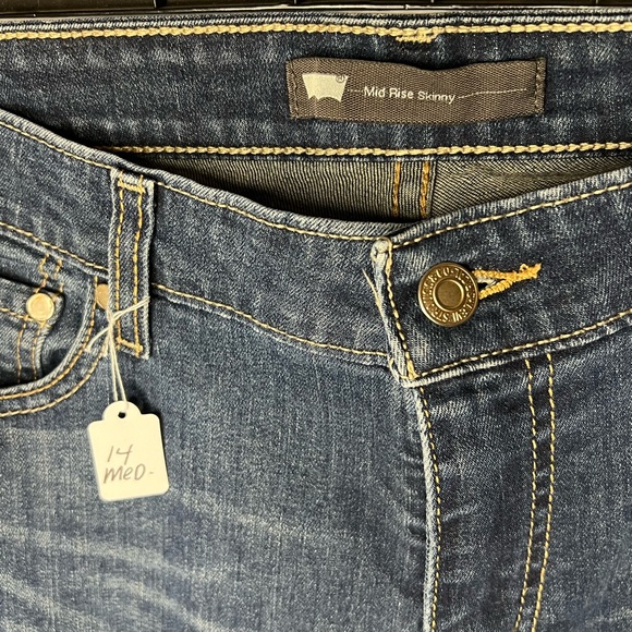 Levi’s Mid Rise Skinny - Picture 3 of 5